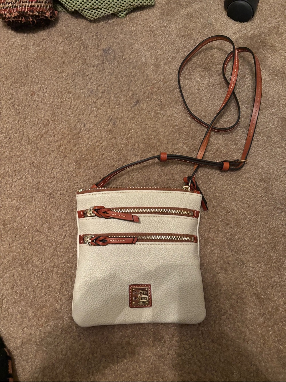 NWOT Dooney & Bourke Pebble White North South Triple Zip Crossbody Bag Purse